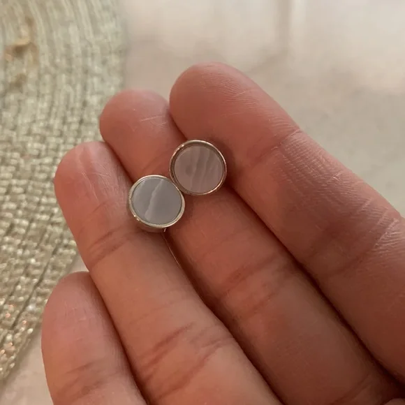 Silver studs - Picture 2 of 2